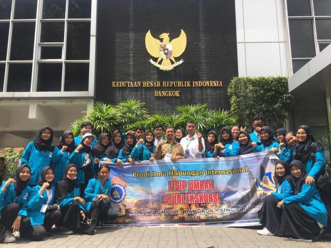 Mahasiswa UMRAH Semarakkan Upacara HUT ke-74 RI di Bangkok